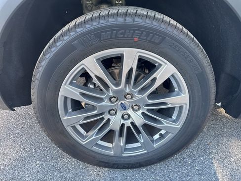 New 2025 Ford Explorer Active w/ Active Comfort Package image 12