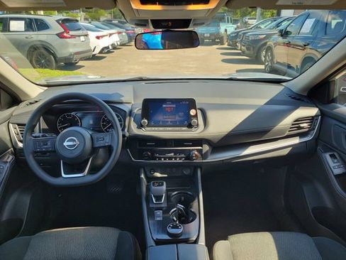 Used 2024 Nissan Rogue SV AWD/4WD image 12