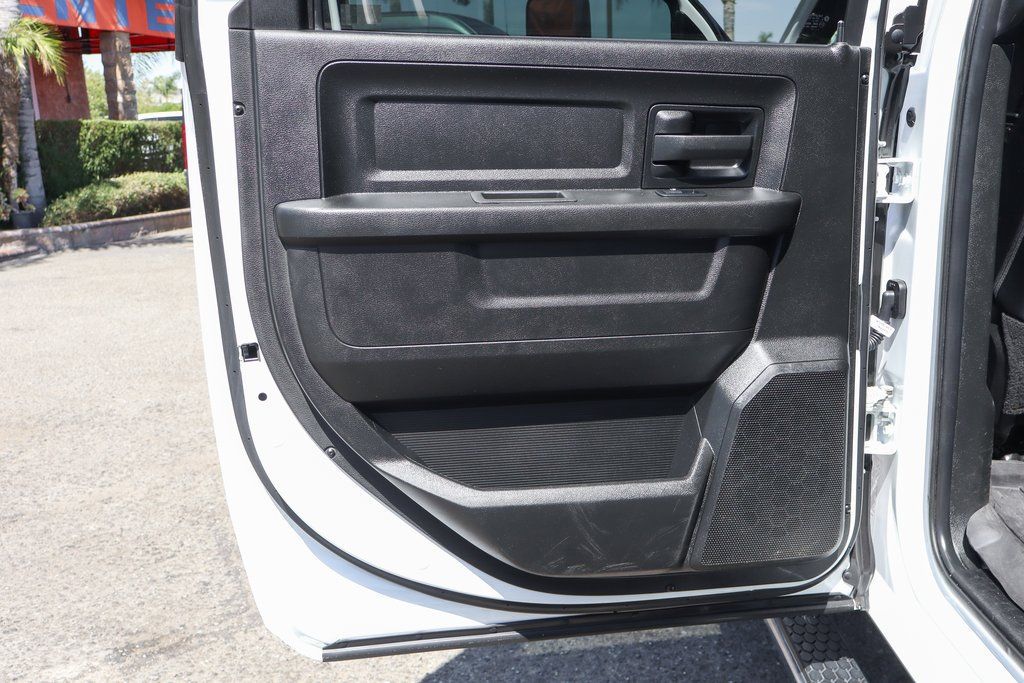 Used 2022 RAM 5500 Tradesman w/ Chrome Appearance Group RWD image 32