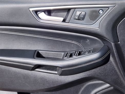 Used 2021 Ford Edge Titanium w/ Equipment Group 301A image 6