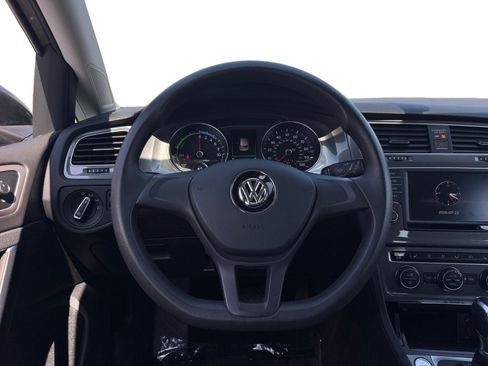 Used 2016 Volkswagen e-Golf SE w/ DC Fast Charging Package FWD image 12