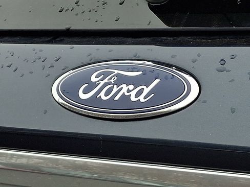 Certified 2023 Ford Explorer Platinum w/ Technology Package image 31