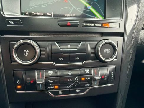 Used 2018 Ford Explorer XLT w/ Equipment Group 202A AWD/4WD image 20