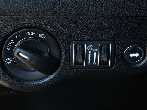 Used 2023 Chrysler 300 Touring w/ Sport Appearance Package image 18