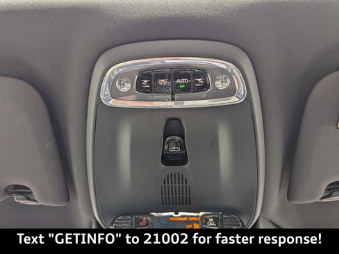 Used 2019 Volvo S60 T8 R-Design image 25