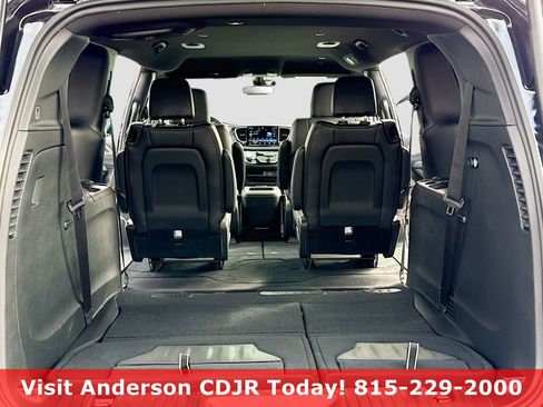 New 2026 Chrysler Pacifica Select FWD image 7