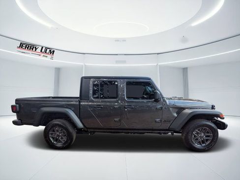 New 2026 Jeep Gladiator Sport AWD/4WD image 2