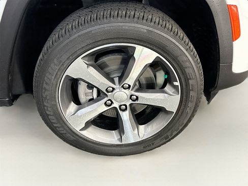 Used 2023 Jeep Grand Cherokee 4WD 4xe image 11