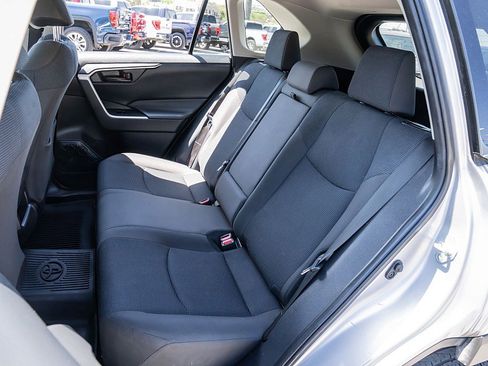 Used 2021 Toyota RAV4 LE image 17