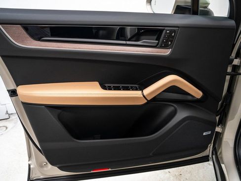 New 2026 Porsche Cayenne image 23