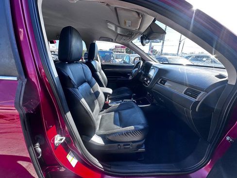 Used 2020 Mitsubishi Outlander SE FWD image 14