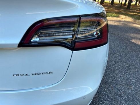 Used 2022 Tesla Model 3 Long Range AWD/4WD image 10