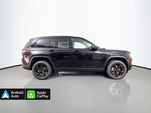 Used 2025 Jeep Grand Cherokee Limited w/ Black Appearance Package AWD/4WD image 8