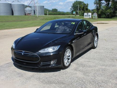 Used 2016 Tesla Model S P90D image 1