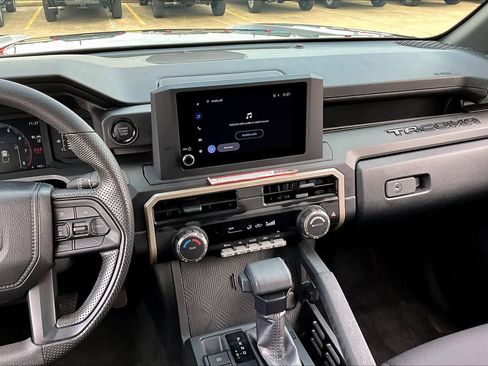 Used 2025 Toyota Tacoma SR image 5