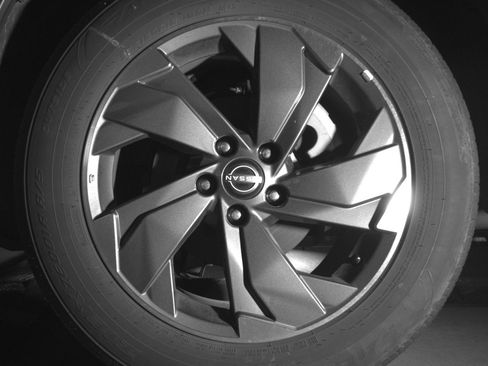 Used 2025 Nissan Rogue SV image 14