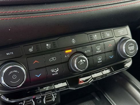 Used 2024 Dodge Durango R/T AWD/4WD image 17