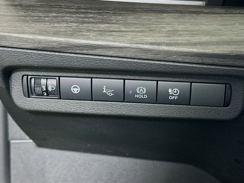 Used 2023 Nissan Ariya FWD image 17