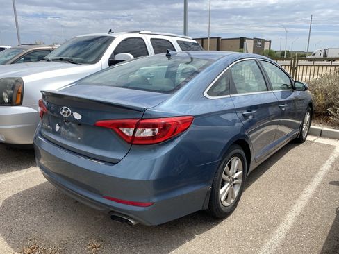 Used 2017 Hyundai Sonata SE w/ Cargo Package FWD image 2