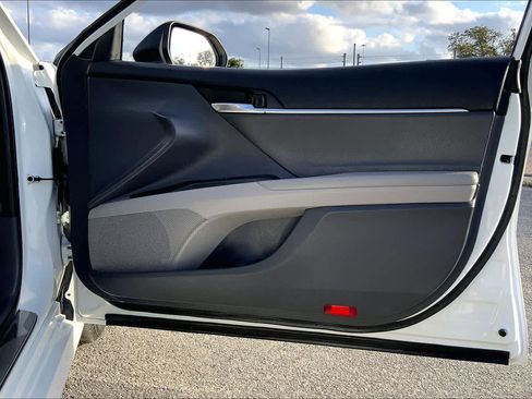 Used 2022 Toyota Camry LE image 21