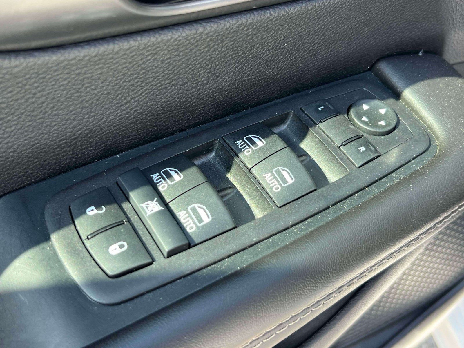 Used 2026 Chrysler Pacifica Select FWD image 18