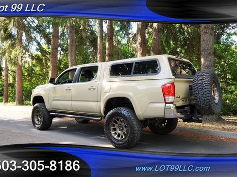 Used 2017 Toyota Tacoma SR5 w/ Tow Package AWD/4WD image 11