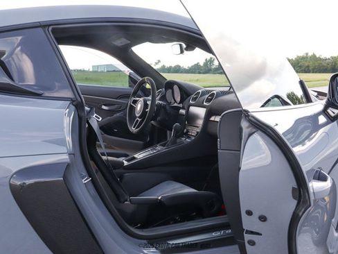 Used 2023 Porsche 718 Cayman GT4 RS image 40