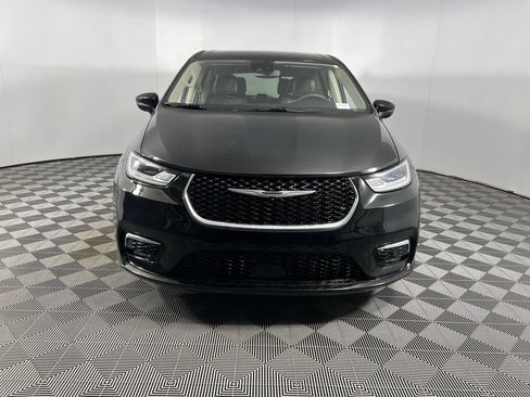 Used 2024 Chrysler Pacifica Touring-L image 7