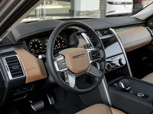 Certified 2025 Land Rover Discovery Metropolitan Edition AWD/4WD image 16