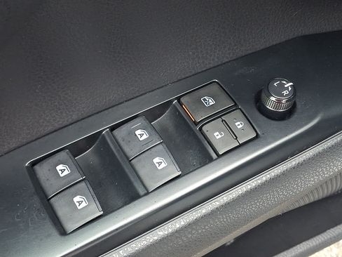 Used 2019 Toyota Camry SE FWD image 25