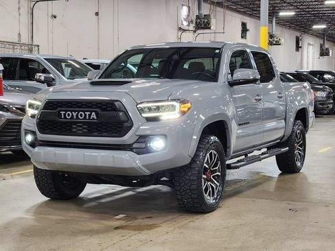 Used 2021 Toyota Tacoma TRD Sport w/ Technology Package RWD image 4