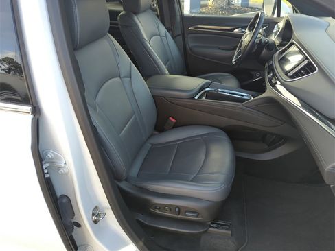 Used 2024 Buick Enclave Premium image 39