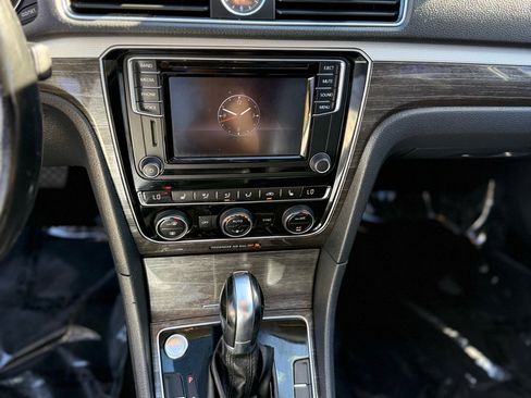 Used 2017 Volkswagen Passat 1.8T SE image 24