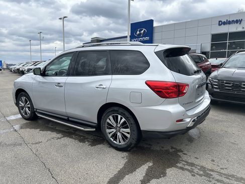 Used 2020 Nissan Pathfinder SV image 15