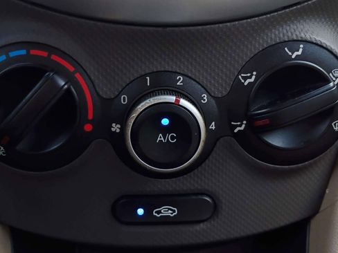 Used 2012 Hyundai Accent GLS image 24