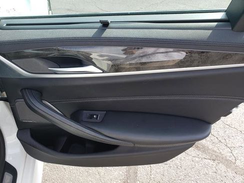 Used 2019 BMW M550i xDrive image 14