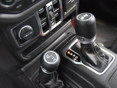 Used 2025 Jeep Wrangler Unlimited Sport AWD/4WD image 21