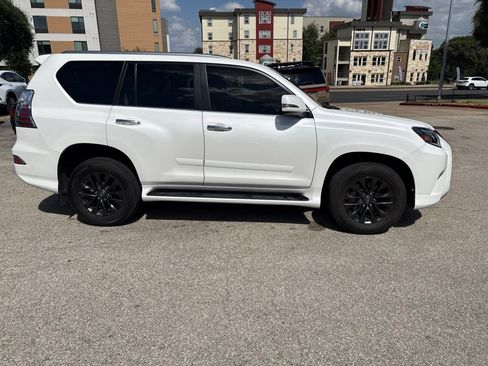 Certified 2020 Lexus GX 460 Premium w/ Premium Package AWD/4WD image 6