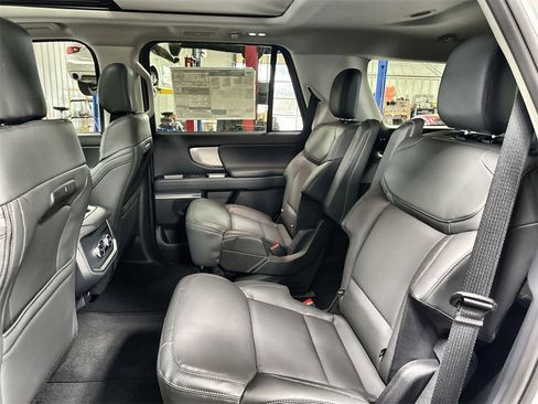 New 2026 Ford Expedition Active image 25