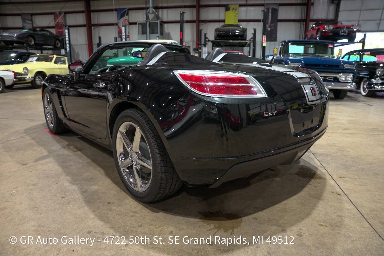 Used 2008 Saturn Sky Carbon Flash RWD image 6