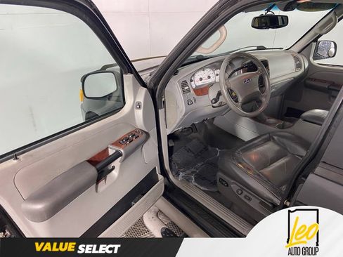 Used 2003 Ford Explorer Sport Trac XLS AWD/4WD image 10
