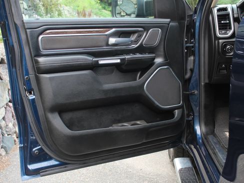 Used 2019 RAM 1500 Laramie AWD/4WD image 12