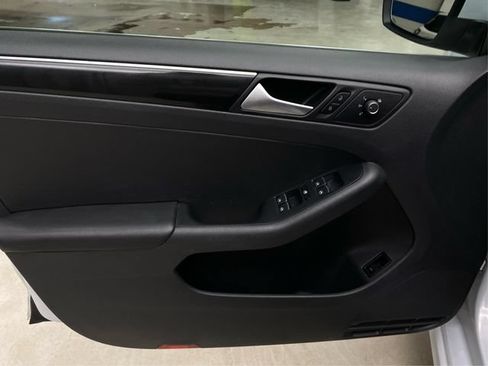 Used 2017 Volkswagen Jetta SEL FWD image 26