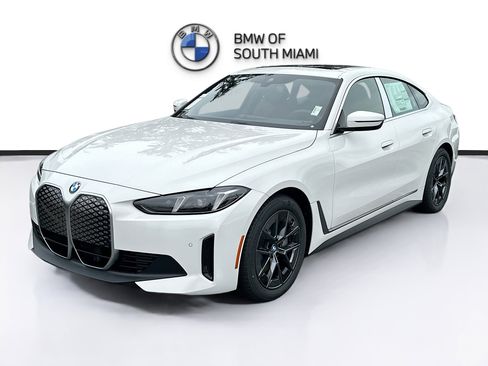 New 2026 BMW i4 xDrive40i image 3