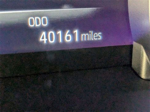 Used 2023 Toyota Highlander XLE image 19