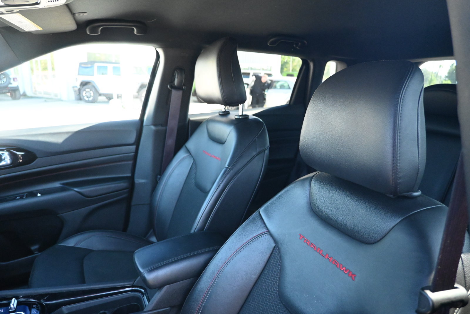 Used 2025 Jeep Compass Trailhawk AWD/4WD image 10