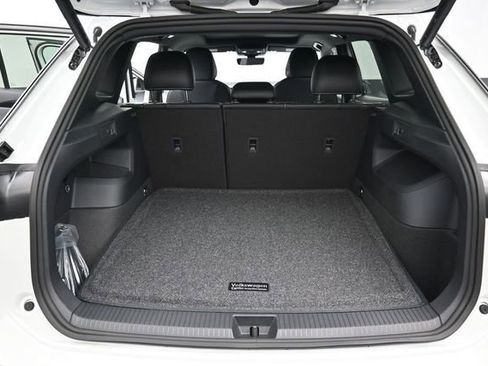 New 2026 Volkswagen Tiguan SE R-Line FWD image 12