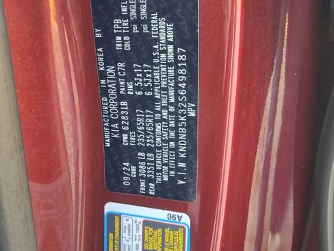 Used 2025 Kia Carnival FWD image 3