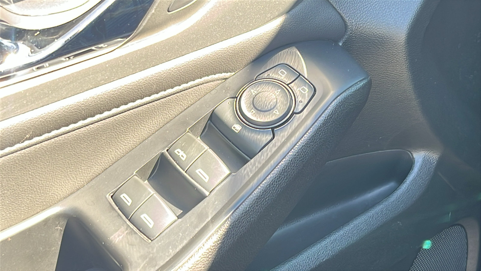 Used 2023 Chevrolet Traverse LT FWD image 12