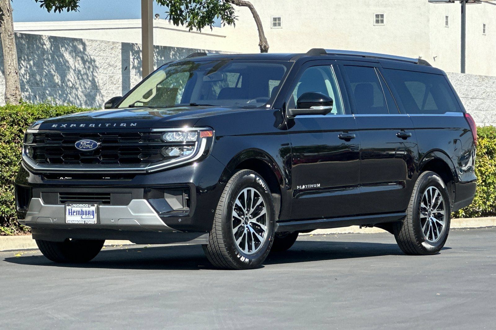 Used 2025 Ford Expedition Max Platinum AWD/4WD image 8